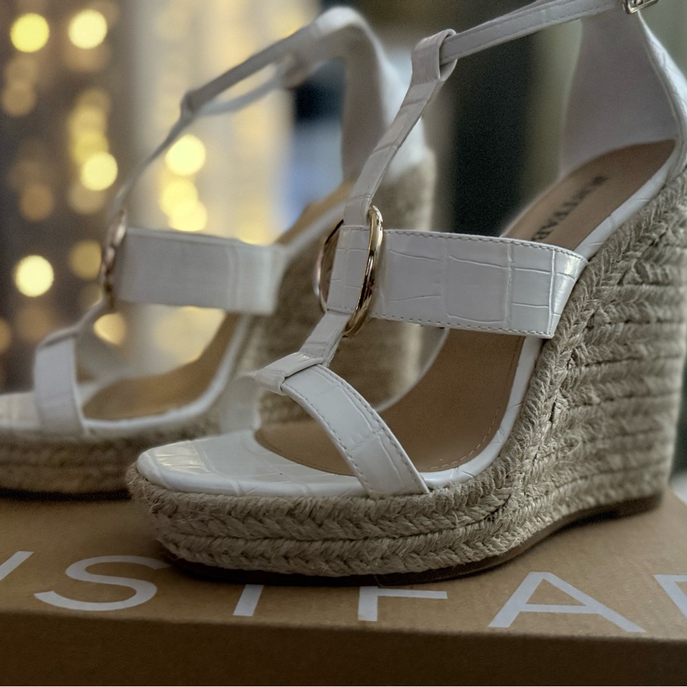 JustFab White Croc-Embossed Wedges, High Class Affair, US Size 5.5